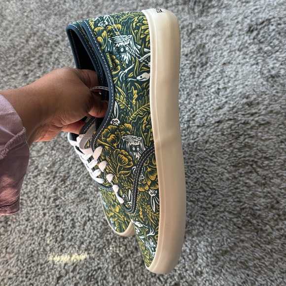Element Passiph Floral Snake Rabbit trunk Patterned Sneakers with White Laces - Picture 7 of 11